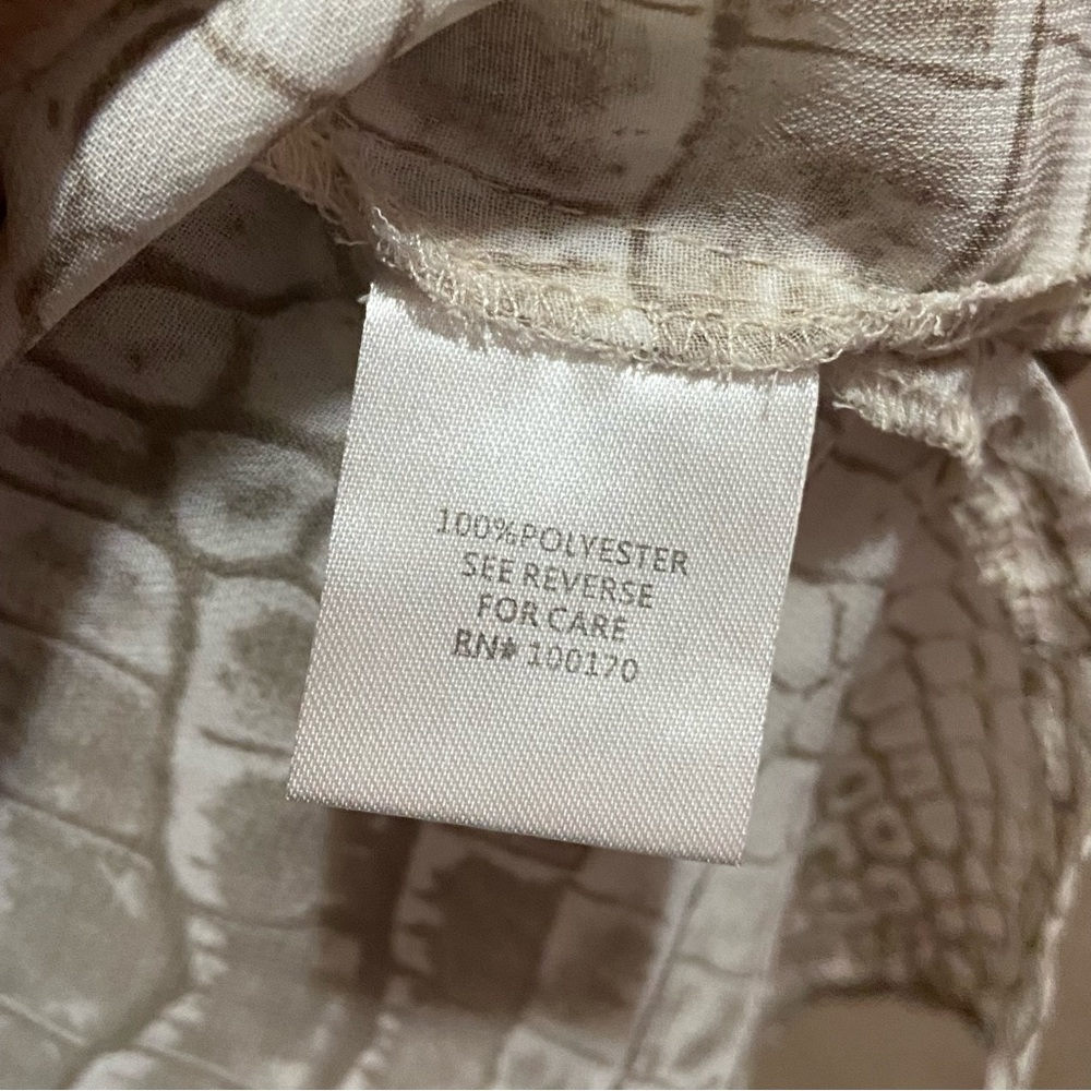 Sleeveless Croc-Print Blouse - White and Gray - Picture 8 of 8